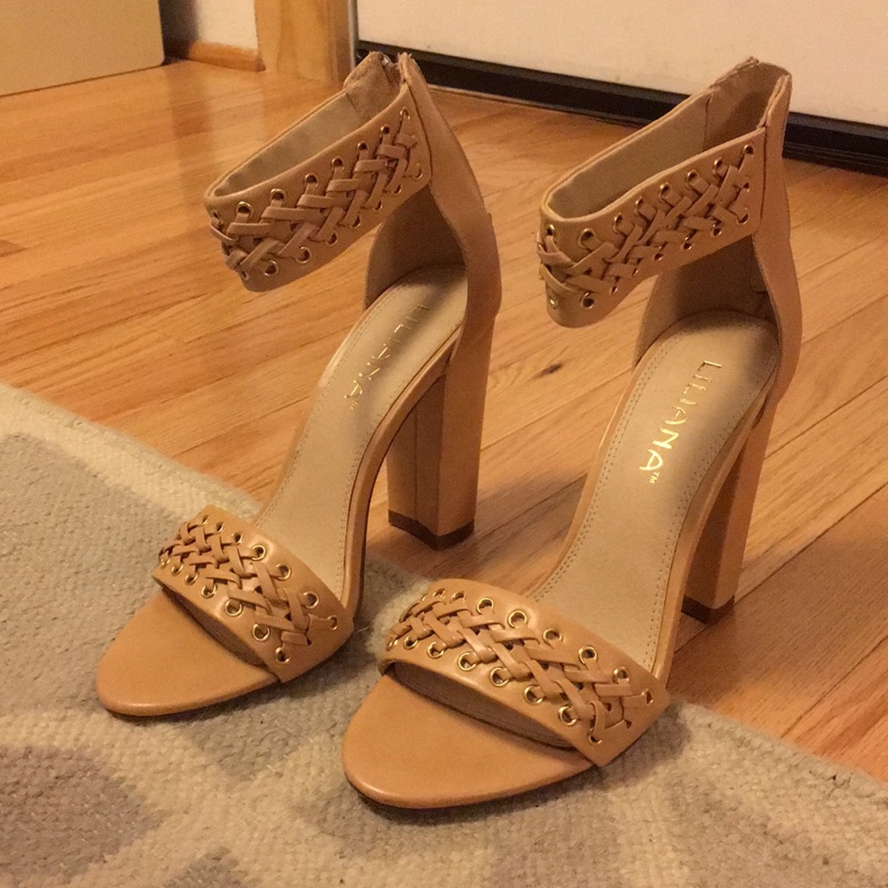 Liliana nude sandal pumps